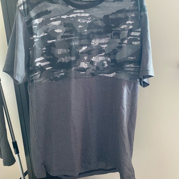 Under Armour T Shirt - Picture 6 of 10